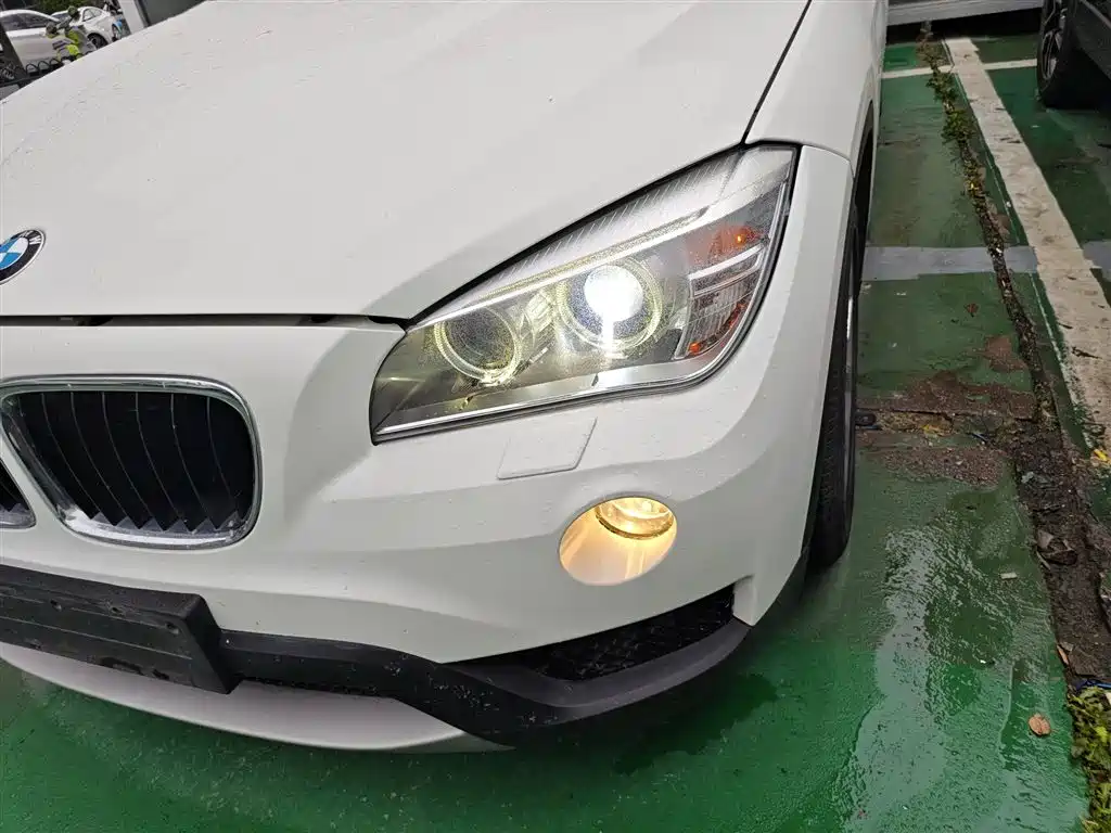 BMW X1 2013 sDrive18i Leading фото 18