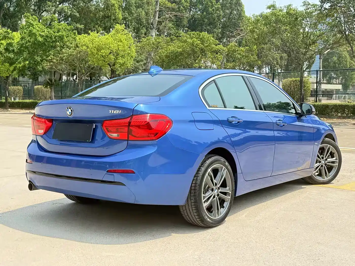 BMW 1 Series 2017 118i Sport фото 9