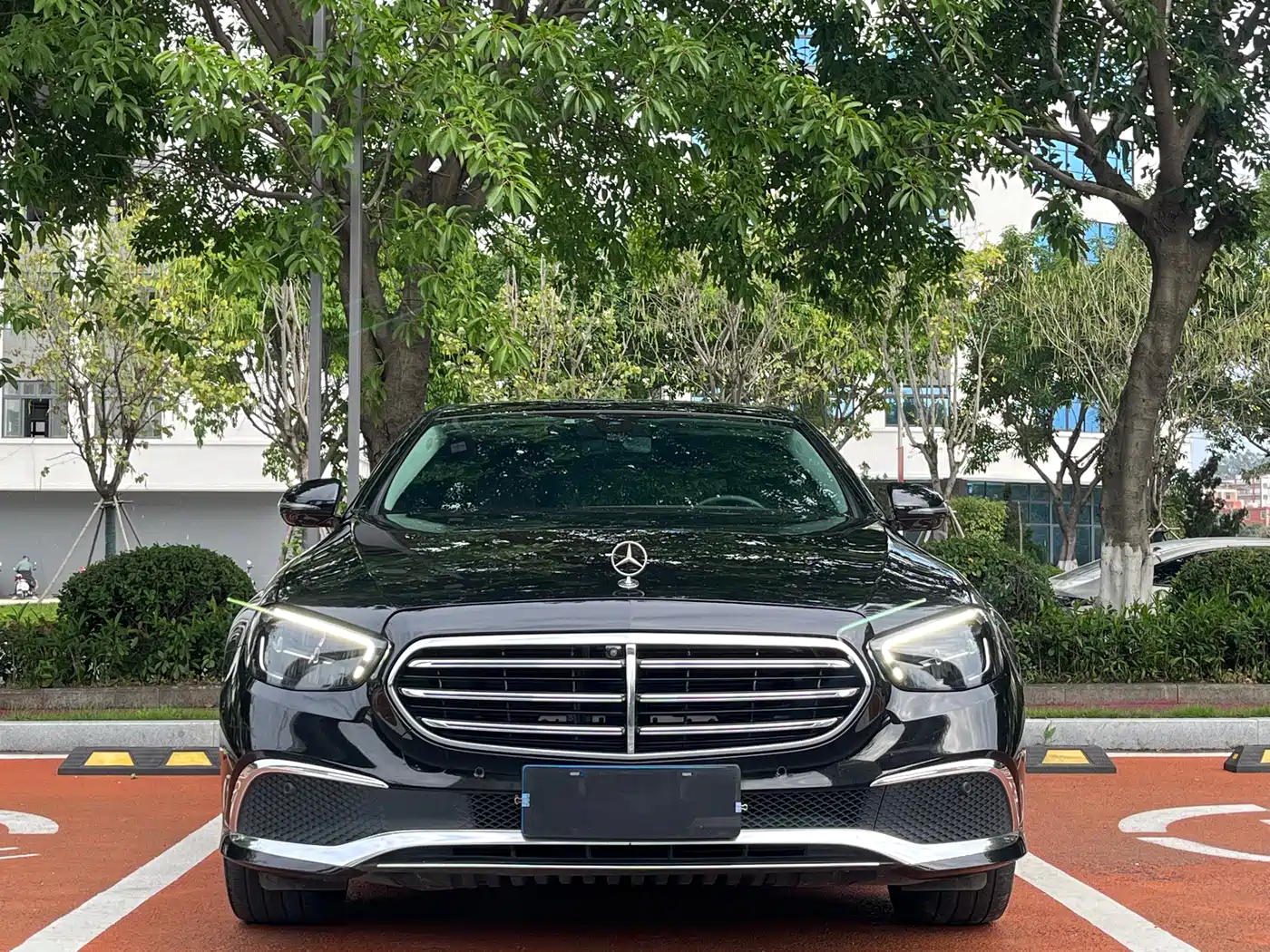 Mercedes-Benz E-Class 2023 E 300 L Luxury фото 2