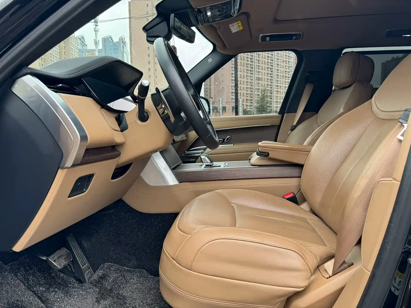 Land Rover Range Rover 2024 3.0 L6 400PS Golden Age Extended 7-Seater фото 4