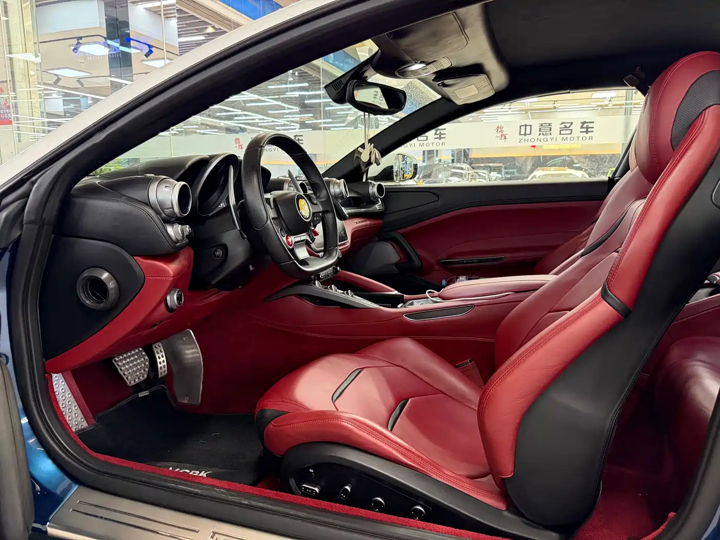 Ferrari GTC4Lusso 2018 2017 3.9T V8