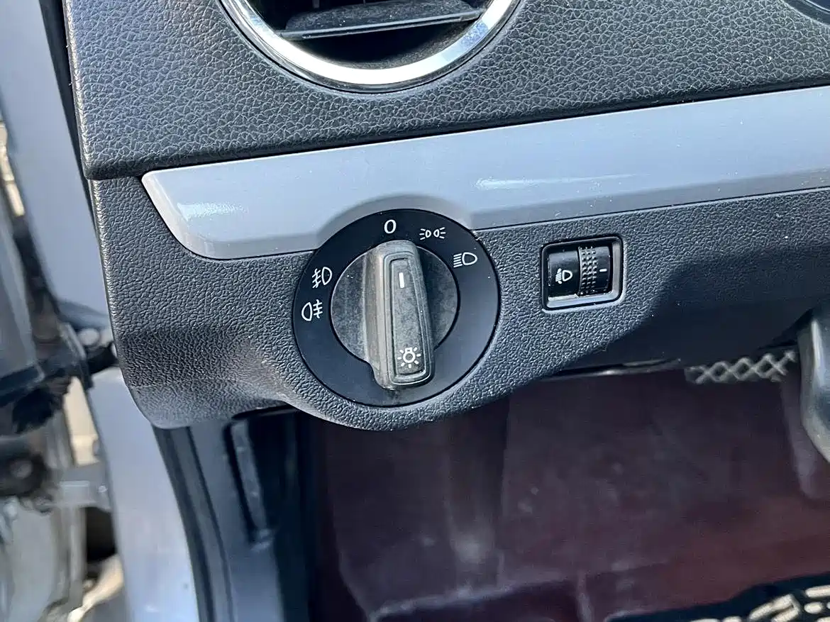 Volkswagen Jetta 2015 1.6L Auto Comfort фото 11