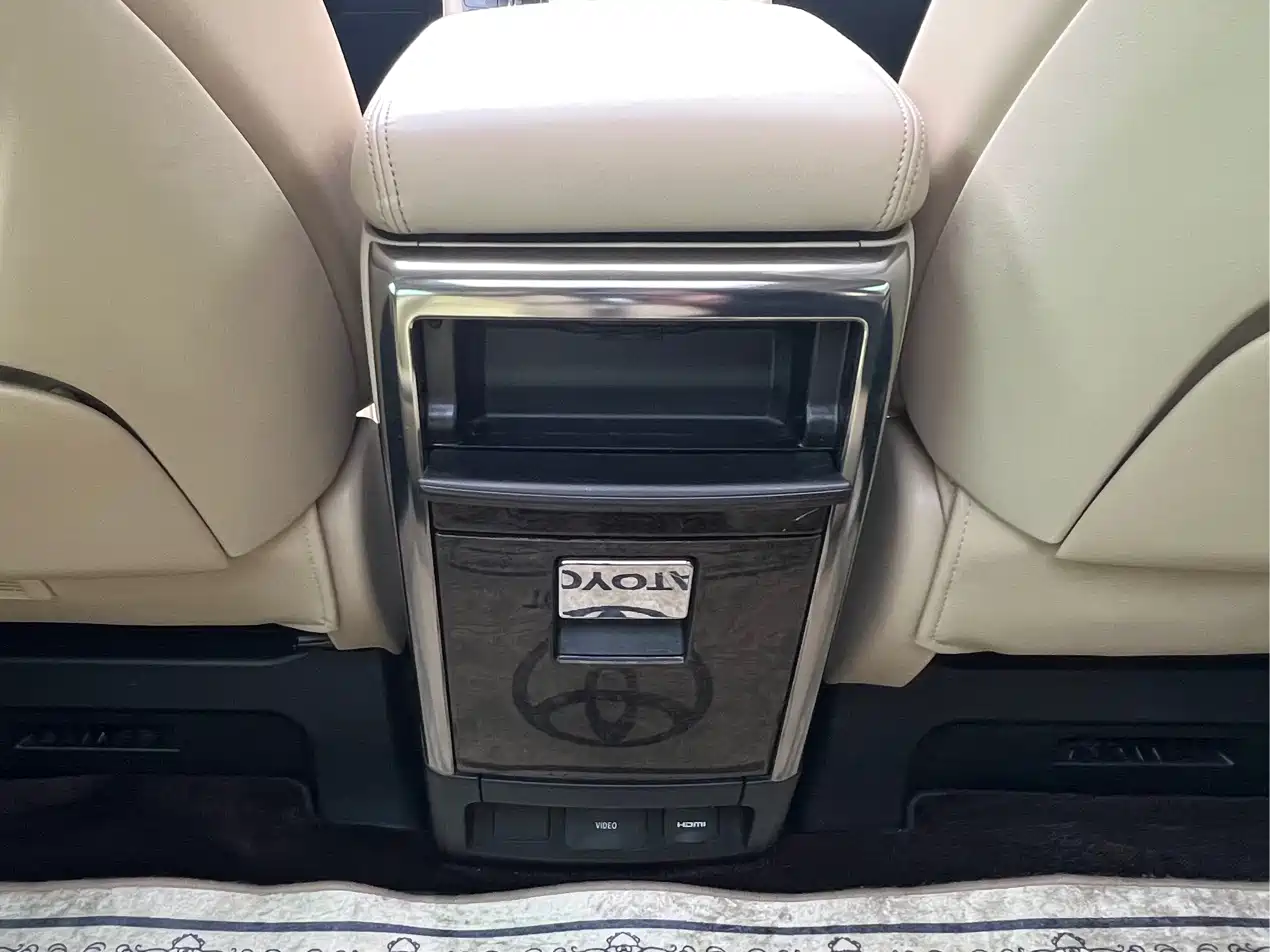 Toyota Vellfire 2019 Hybrid 2.5L HV Premium Edition фото 16