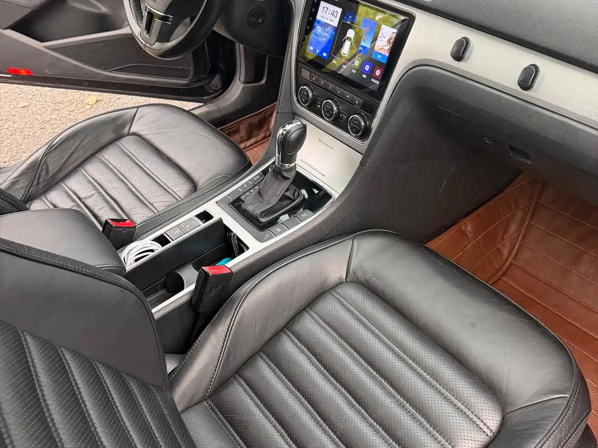Volkswagen Passat 2014 1.8TSI DSG Executive Edition фото 9