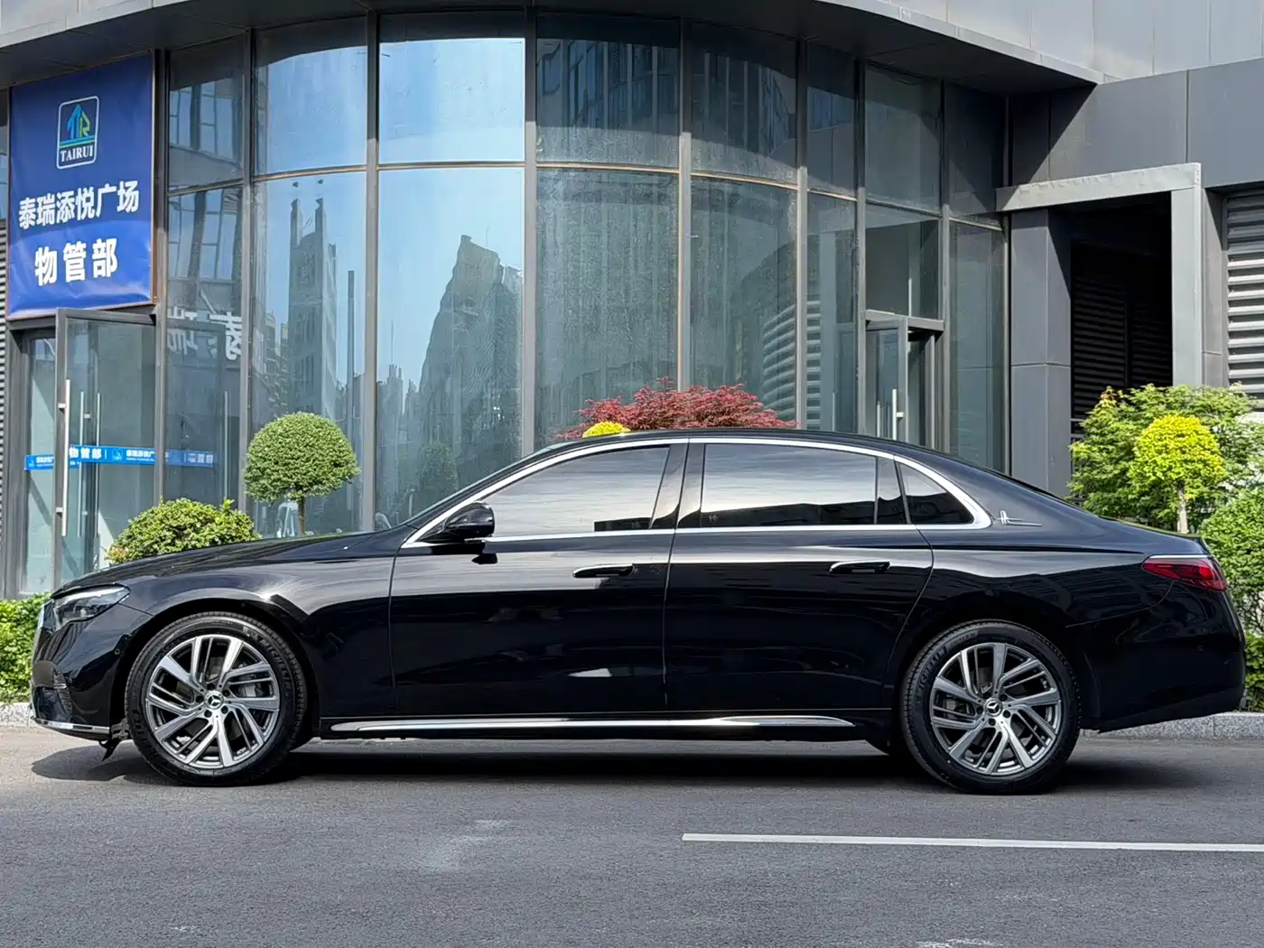 Mercedes-Benz E-Class 2025 E 300 L Fashion фото 5