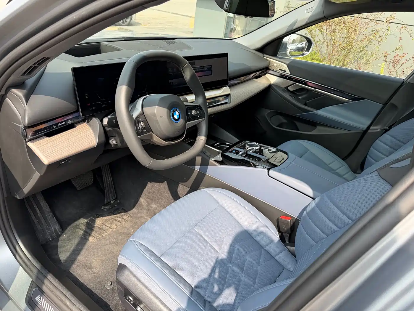 BMW i5 2025 xDrive 50L Luxury Package фото 5