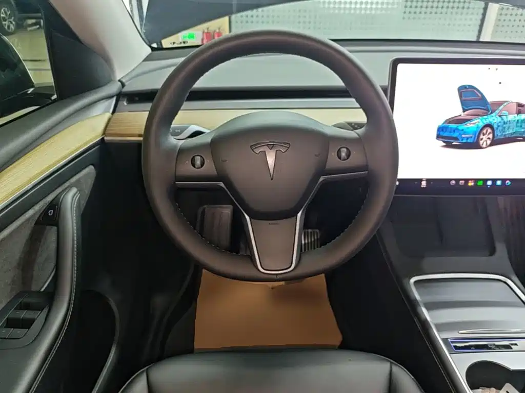 Фото 11 - Tesla Model Y