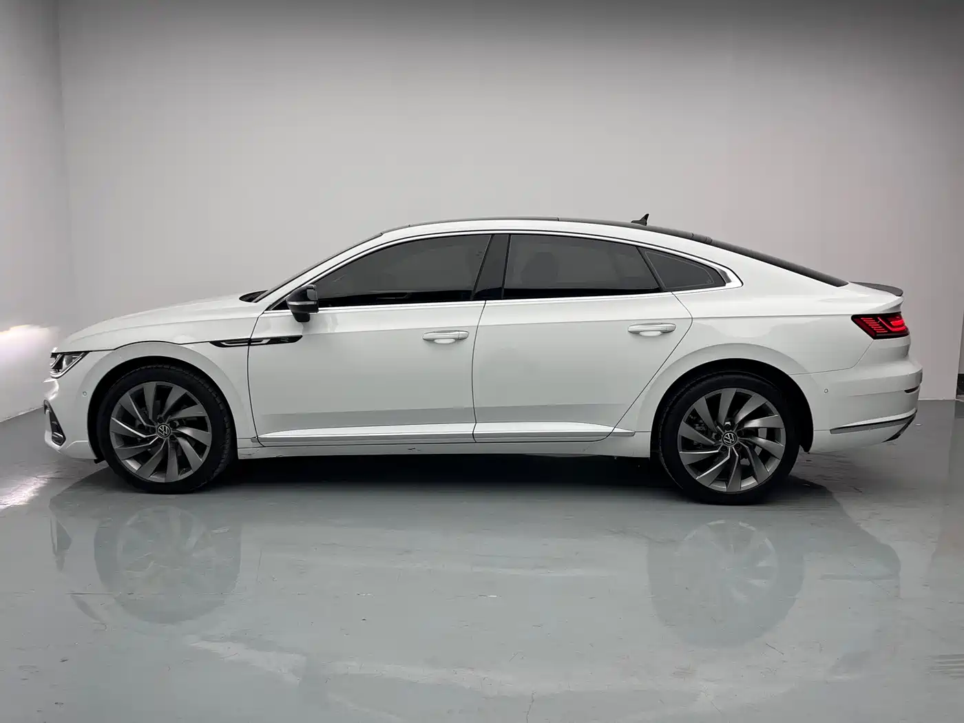 Volkswagen FAW-Volkswagen CC 2023 380TSI Eye-catching Edition фото 8