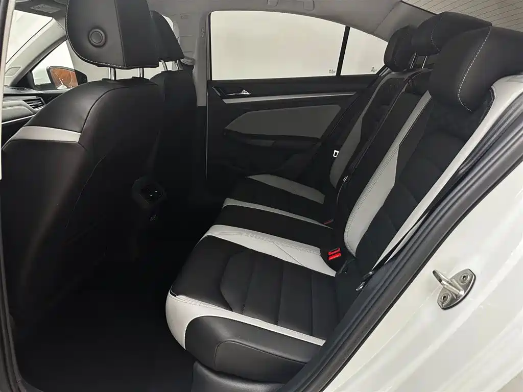 Volkswagen Bora 2023 280TSI DSG Prestige Edition фото 21
