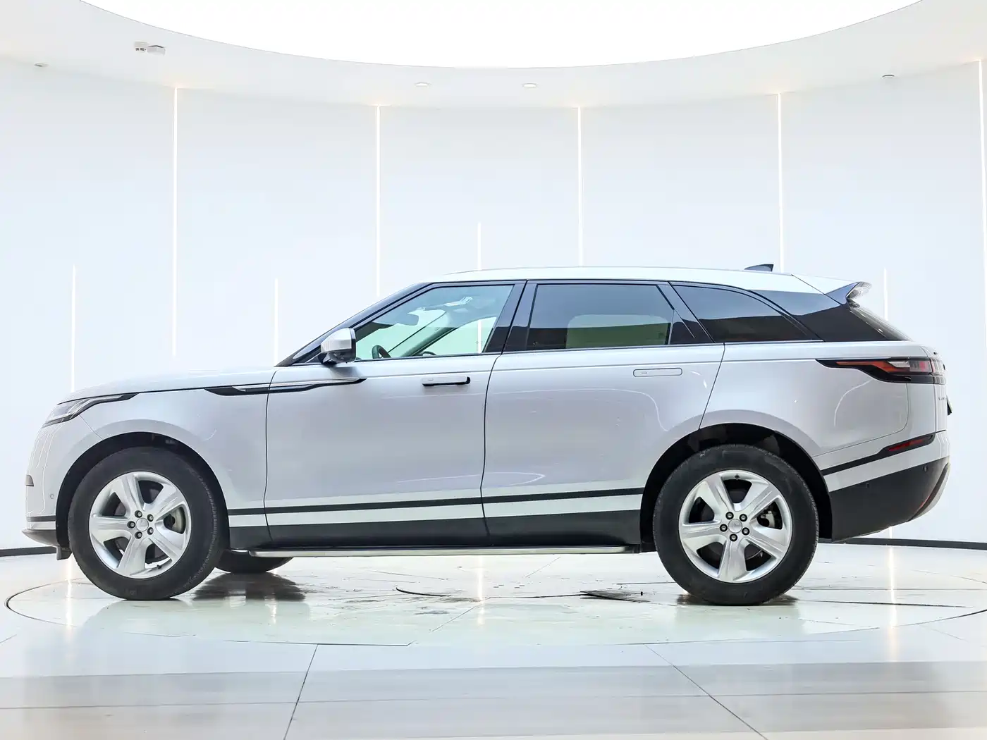 Land Rover Range Rover Velar 2022 250PS фото 4