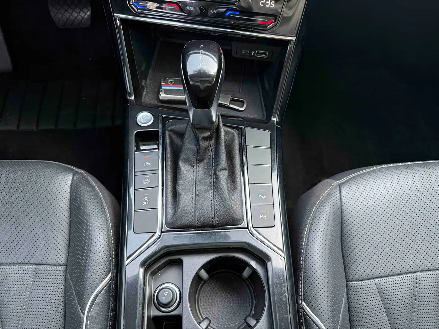 Volkswagen Passat 2022 330TSI Starlight Luxury Edition фото 13