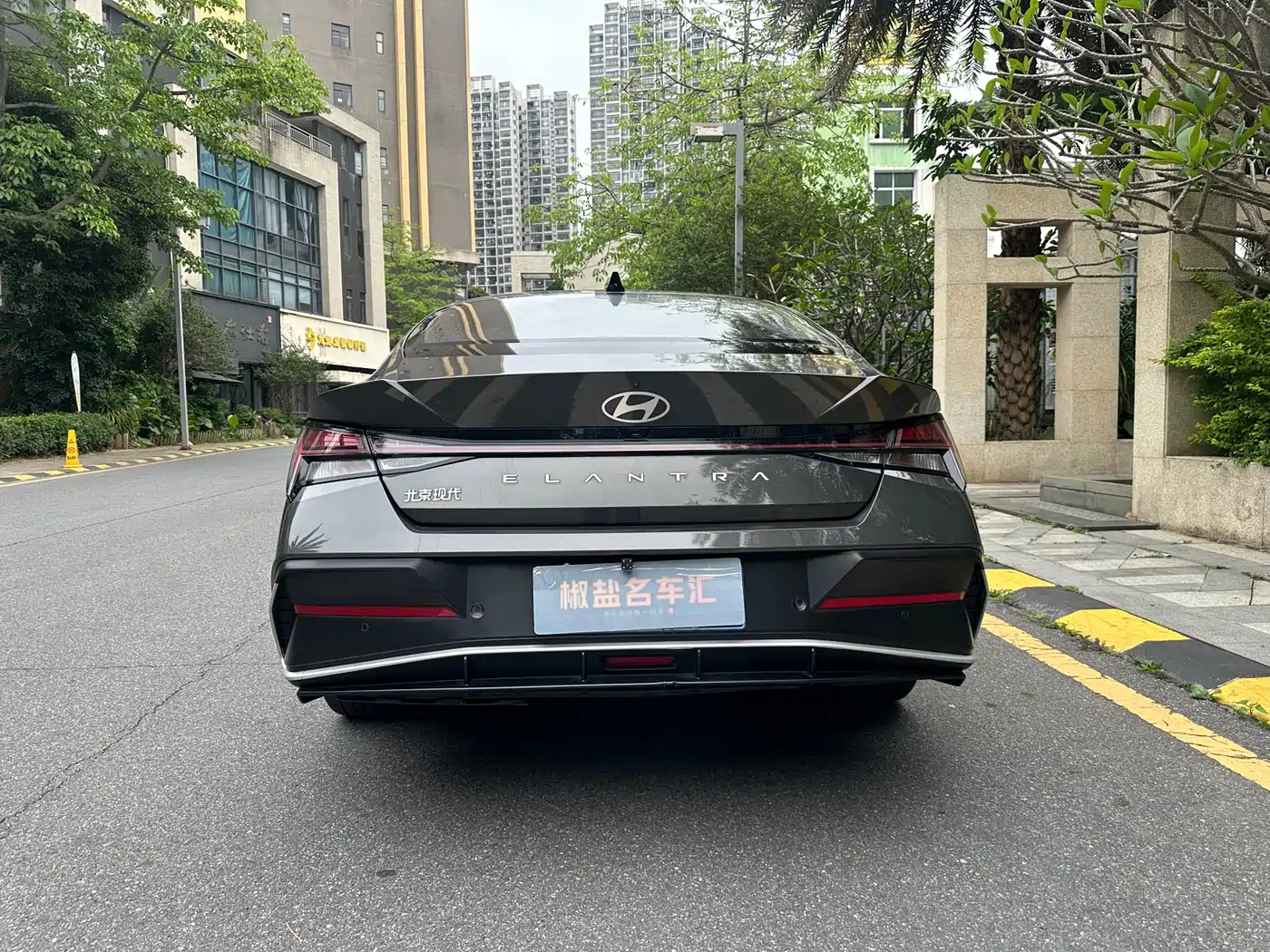 Hyundai Elantra 2023 Model 1.5L CVT LUX Premium Edition фото 4