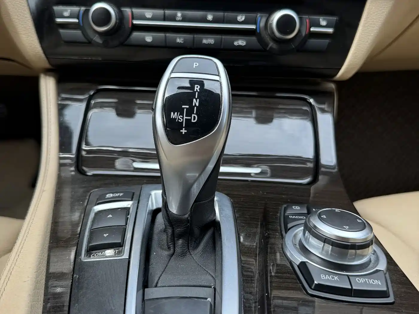 BMW 5 Series 2012 535Li Luxury фото 12