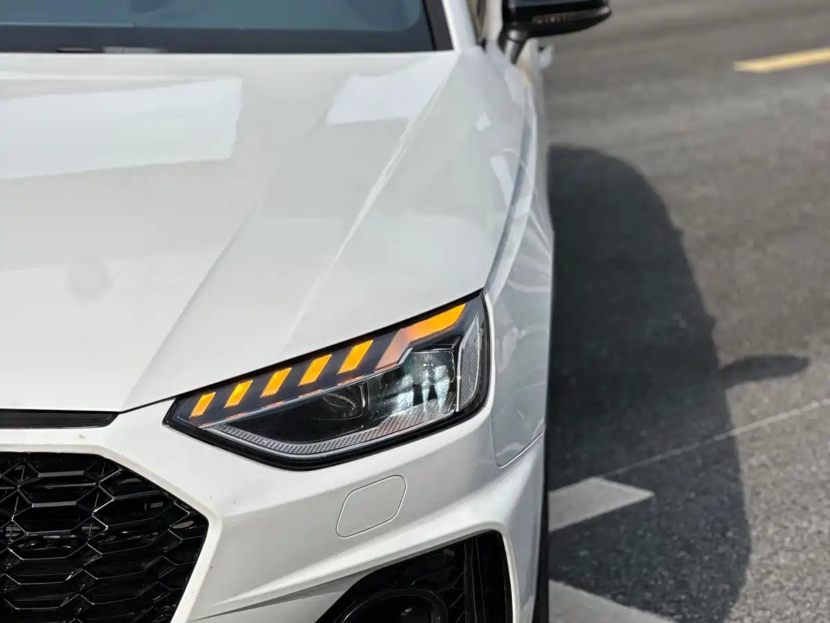 Фото 4 - Audi A4L