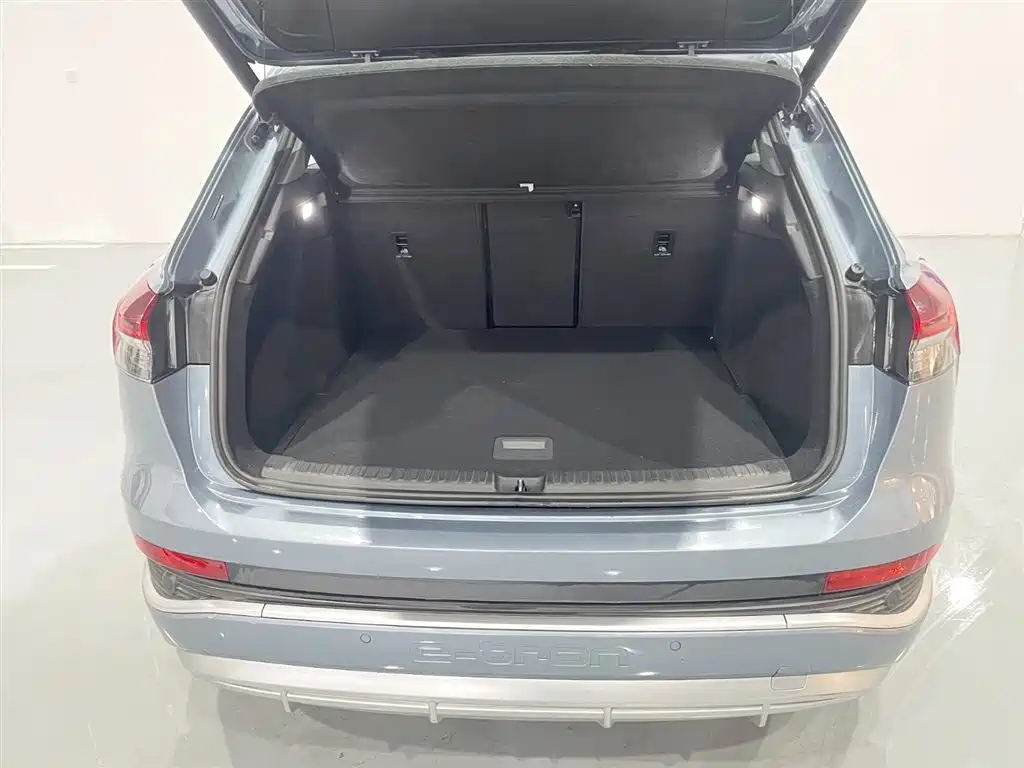AUDI Q4 E TRON