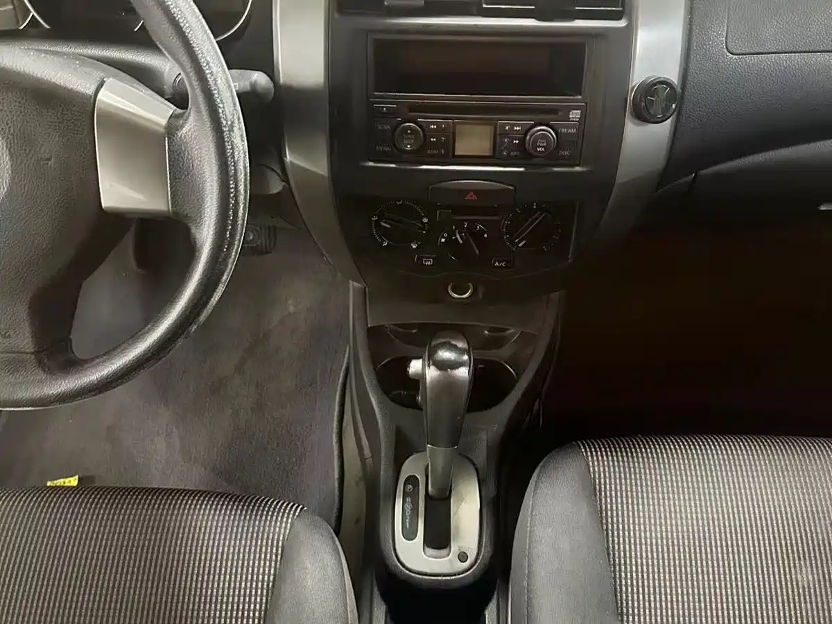Nissan Livina 2009 2010 Model Sharp Edition 1.6L Automatic Smart Type