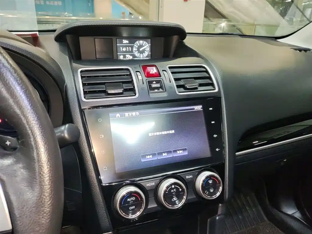 Subaru Forester 2018 2.5i Luxury Navigation Edition фото 13