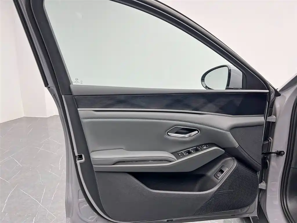 BYD Qin L 2026 Model DM-i 210KM Superior Edition фото 12
