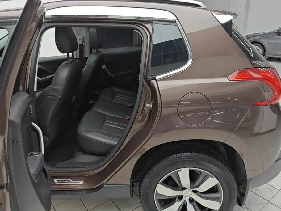 Photo 11 - Peugeot 2008