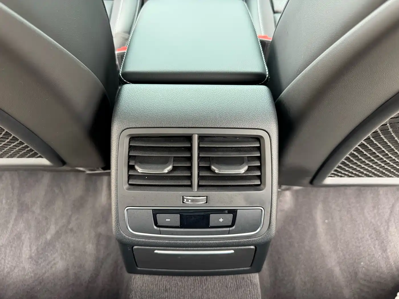 Audi A4L 2025 2024 40 TFSI Luxury Dynamic