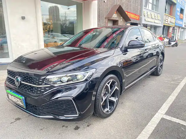 Volkswagen Passat 2023
