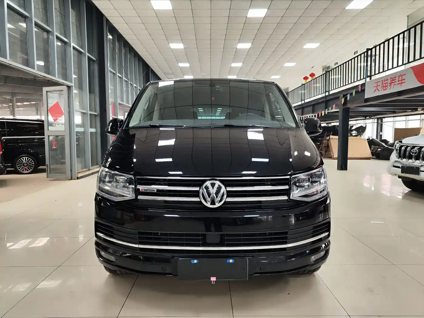 Volkswagen Multivan 2018 2.0TSI 4WD Premium Edition 7-Seater фото 2