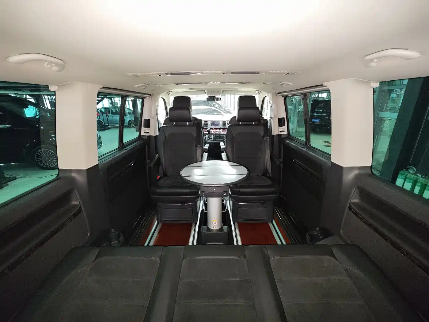 Volkswagen Multivan 2018 2.0TSI 4WD Premium Edition 7-Seater фото 13
