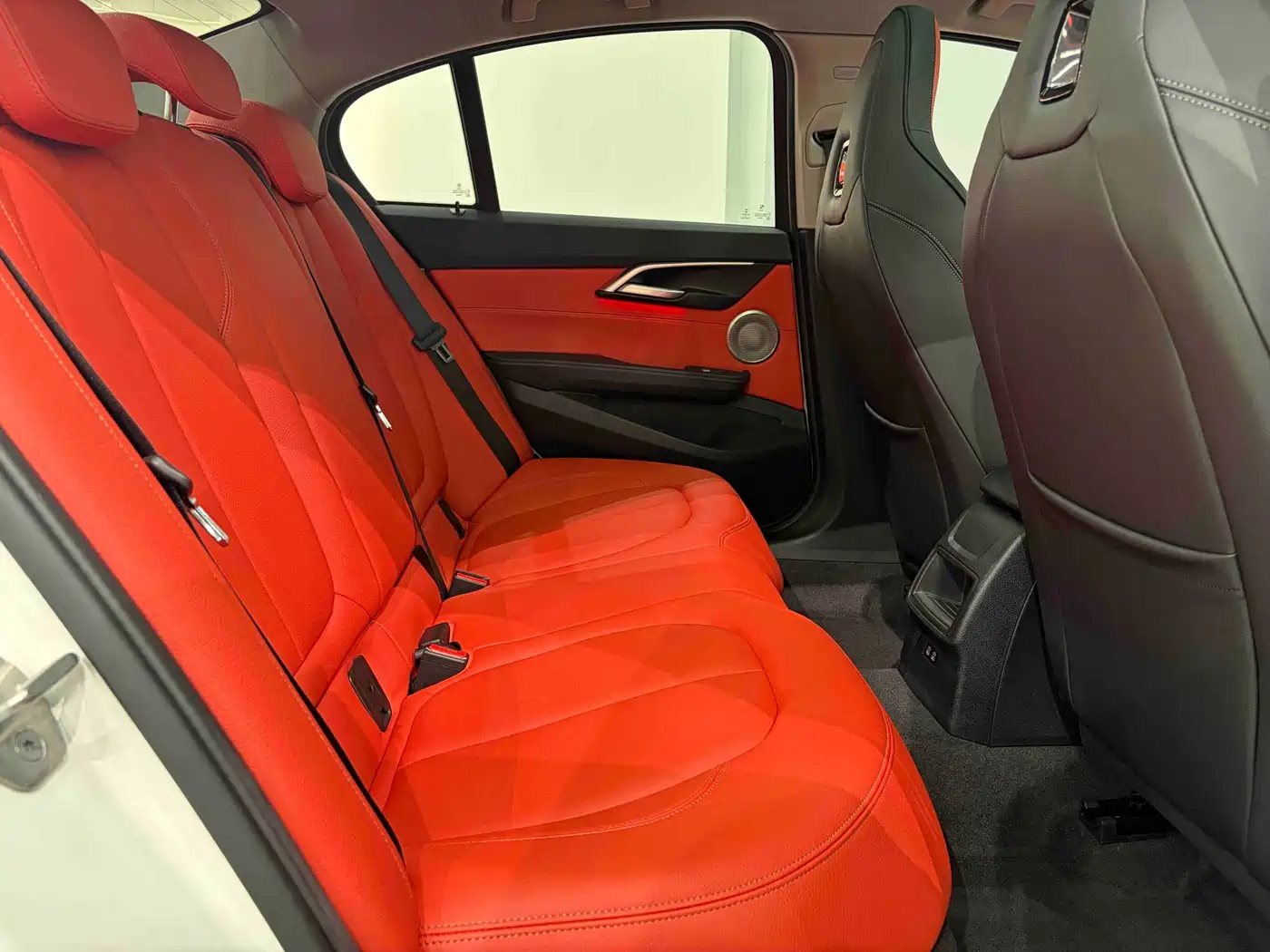 BMW 1 Series 2023 125i M Sport Shadow Edition фото 15