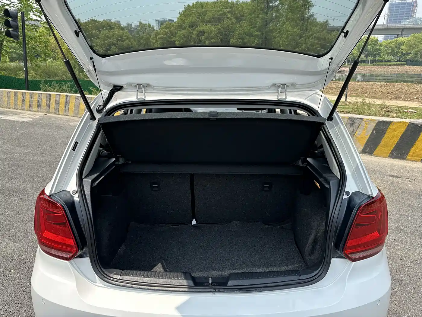 Volkswagen Polo 2016 1.6L Automatic Comfort фото 19