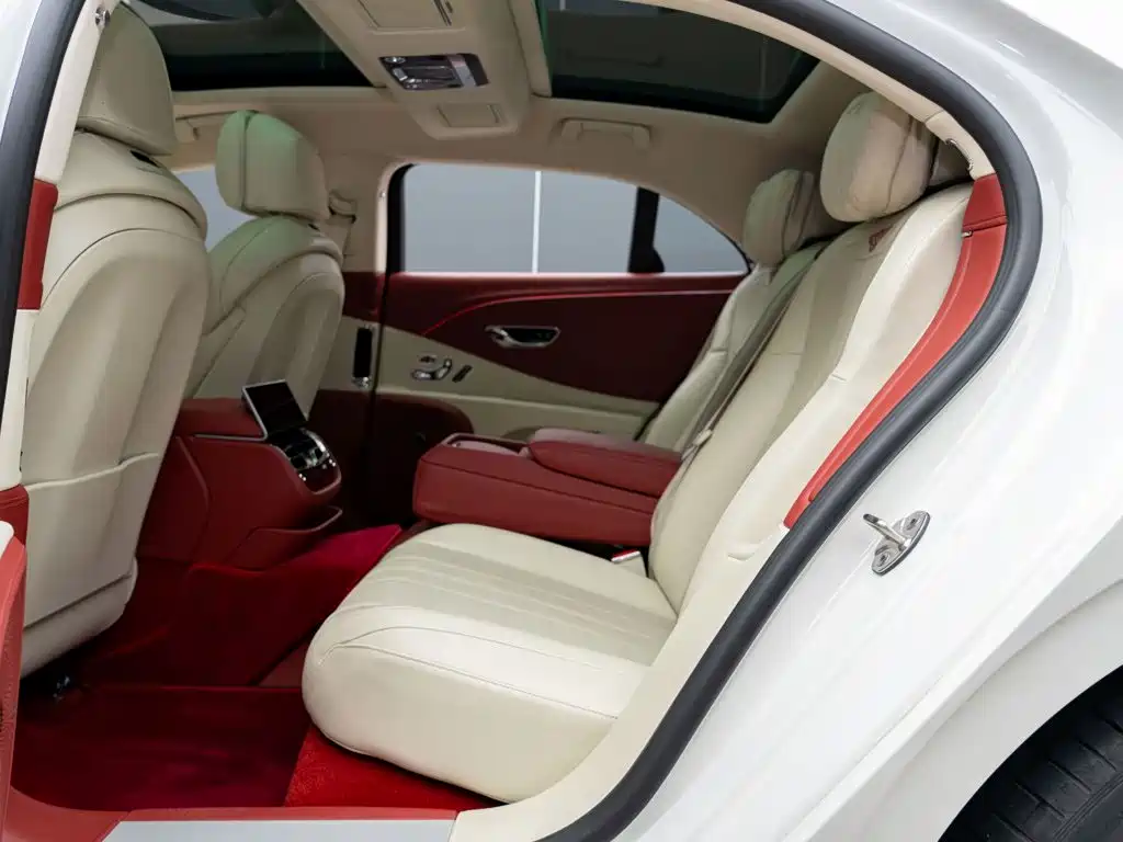 Фото 11 - Bentley Flying Spur