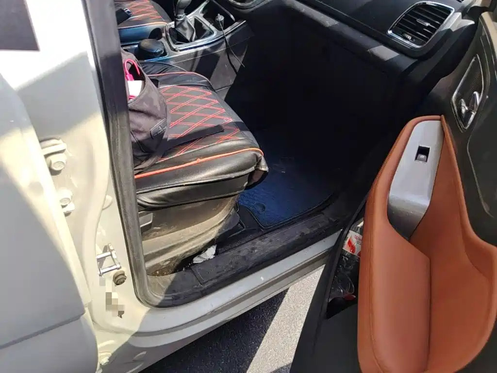 Baojun 560 2015 2015 1.8L Manual Elite