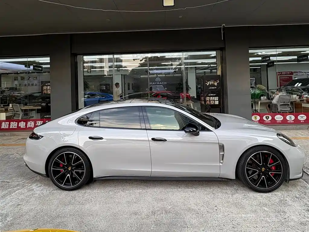 PORSCHE PANAMERA