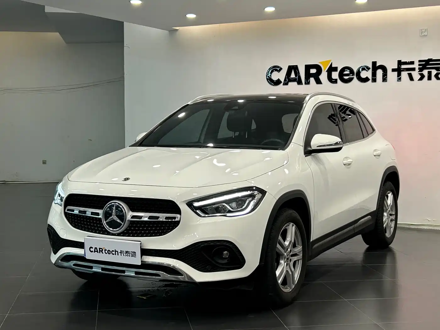 MERCEDES-BENZ GLA