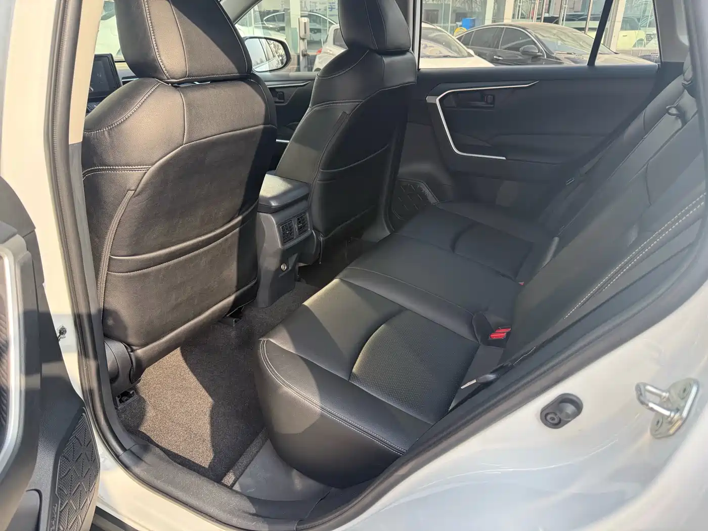 Toyota RAV4 Rongfang 2020 2.0L CVT 2WD Urban Edition фото 6