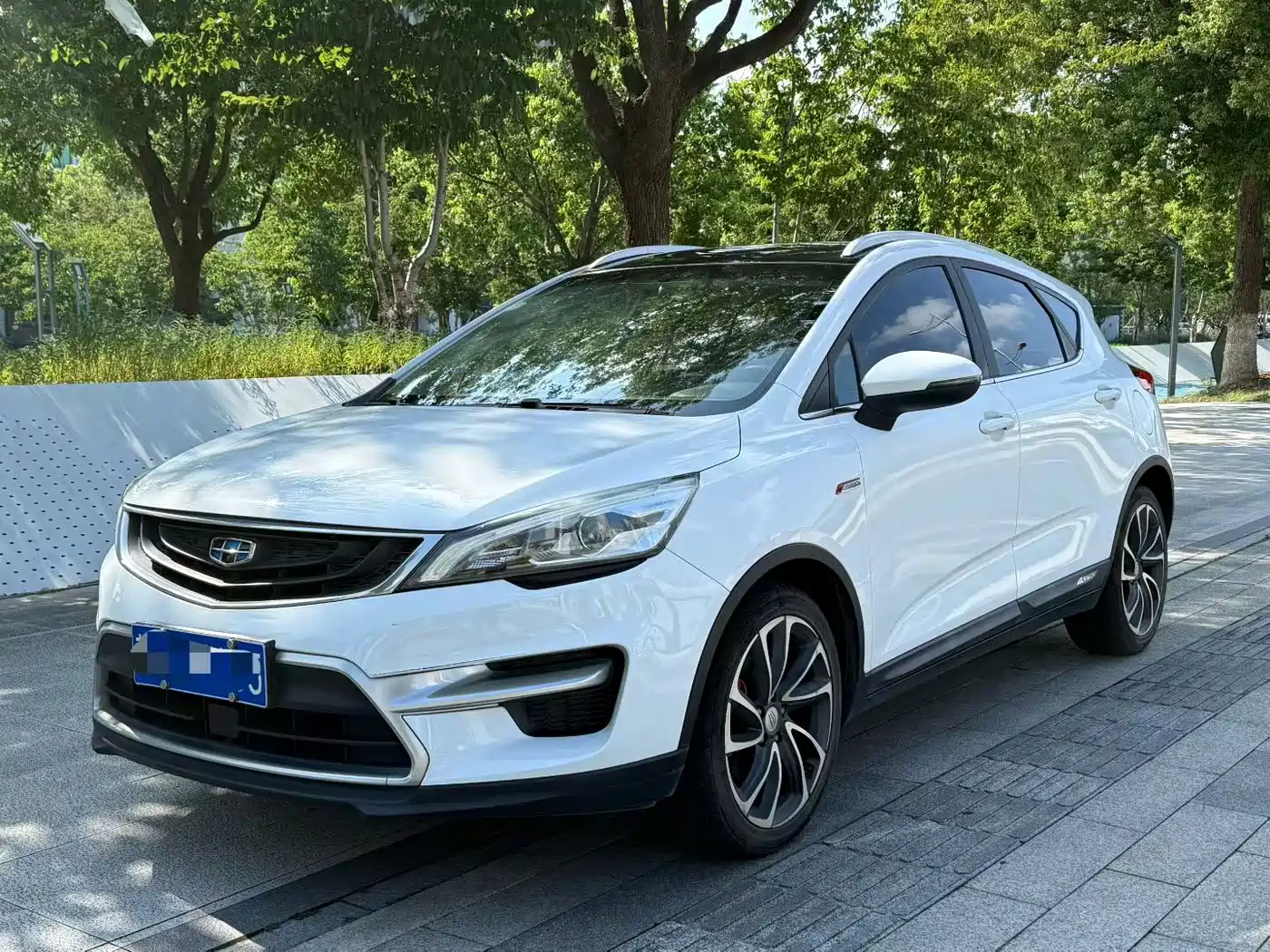 Фото 1 - Geely Emgrand GS