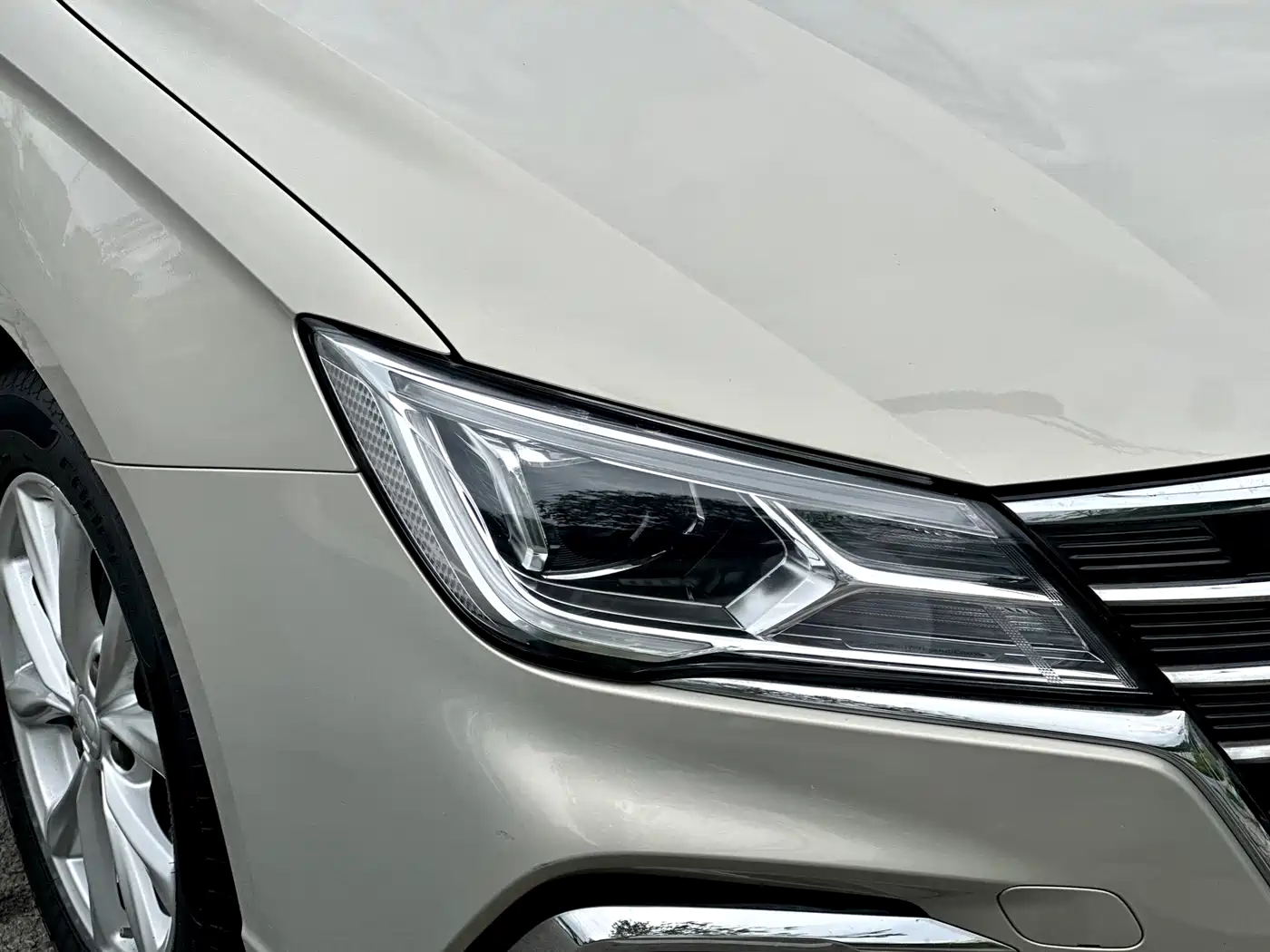 Фото 16 - Roewe i5