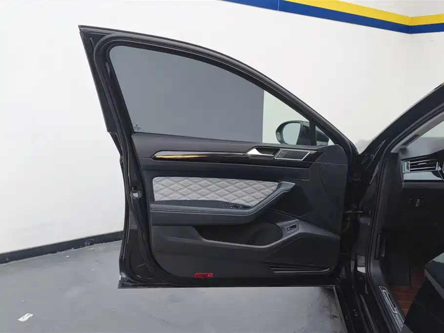 Volkswagen Magotan 2023 2 Million Units Anniversary Edition 330TSI DSG Leading Type фото 7