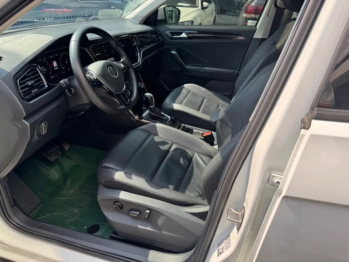 Volkswagen T-ROC 2022 280TSI DSG 2WD Comfort PLUS фото 4