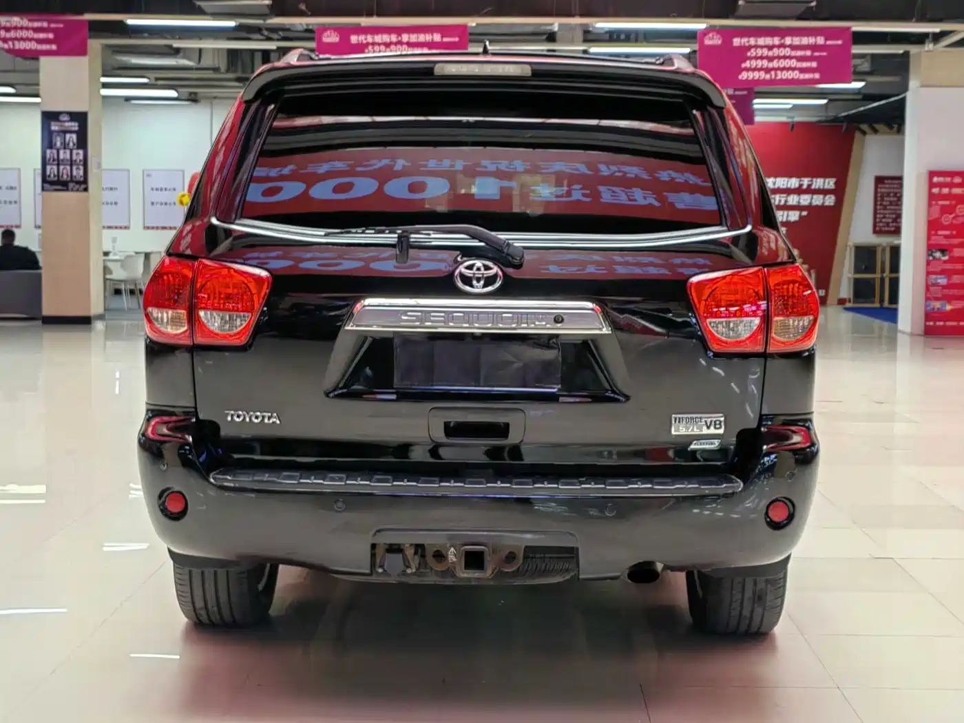 Toyota Sequoia 2010 5.7 Platinum Edition фото 7