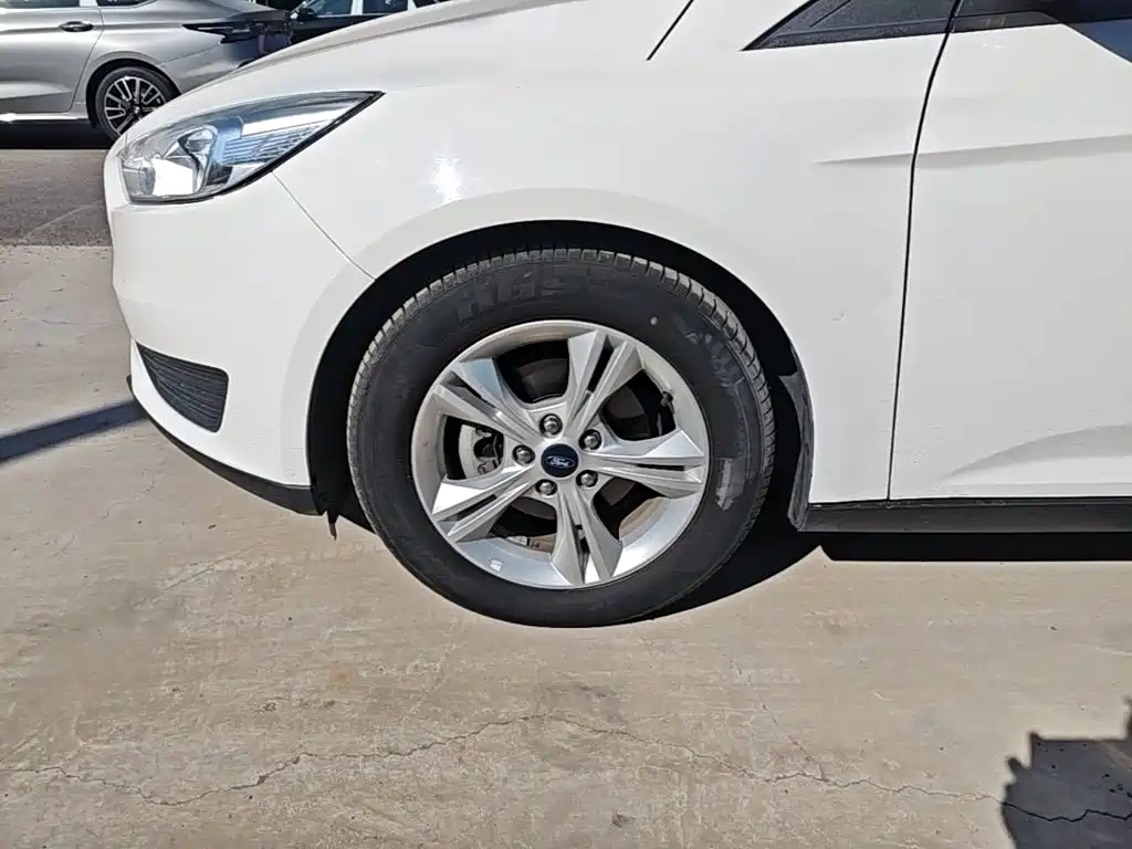 Ford Focus 2019 2018 Hatchback Classic 1.6L Automatic Comfort Smart Edition