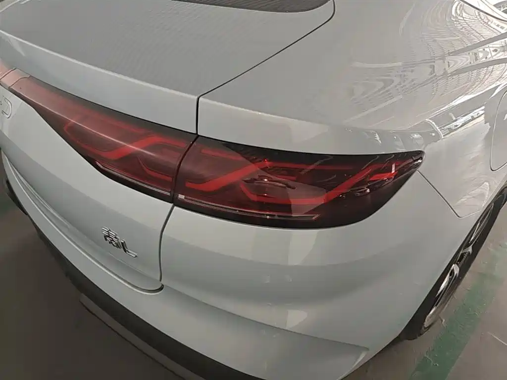 BYD Qin L 2024 DM-i 80KM Leading Edition фото 8