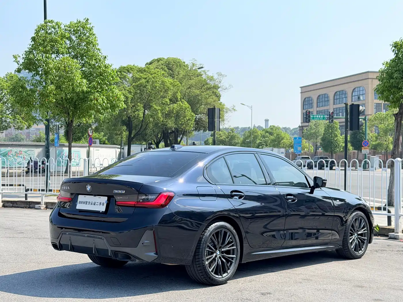 BMW 3 Series 2024 325i M Sport Shadowline Package фото 13