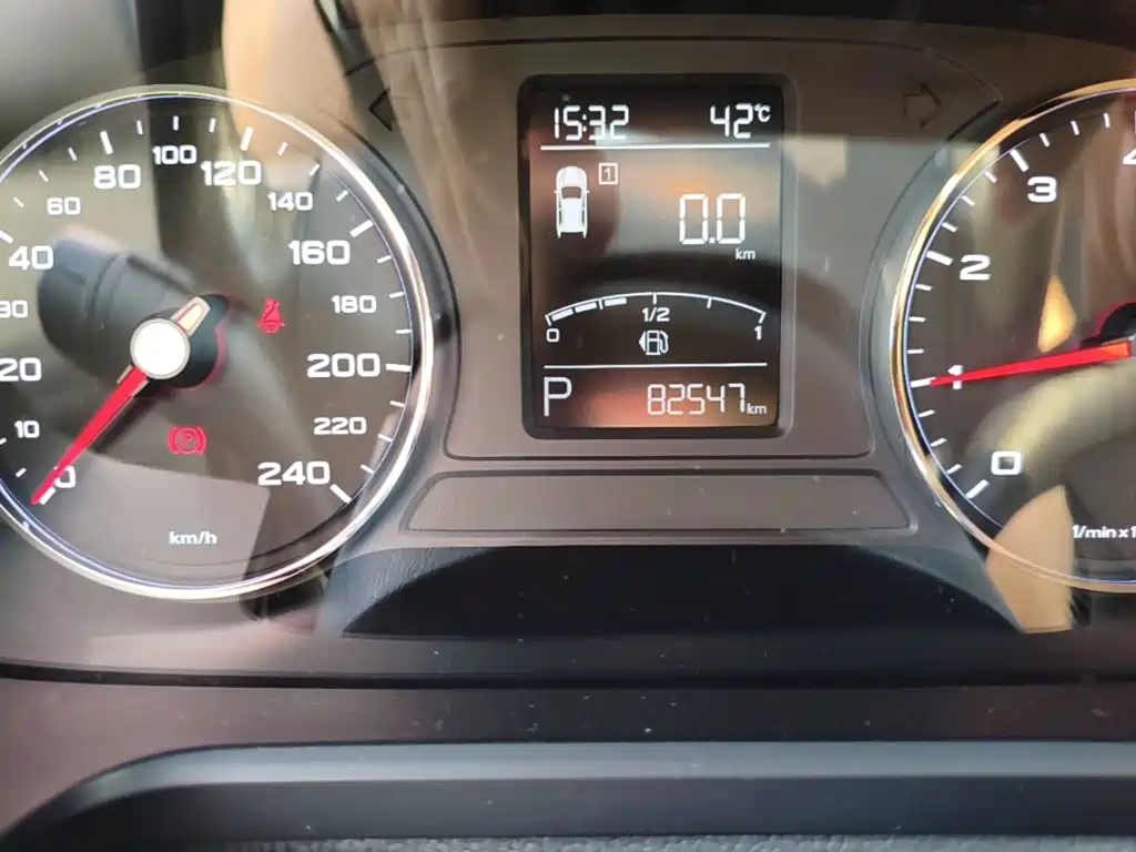 Фото 5 - Roewe RX5