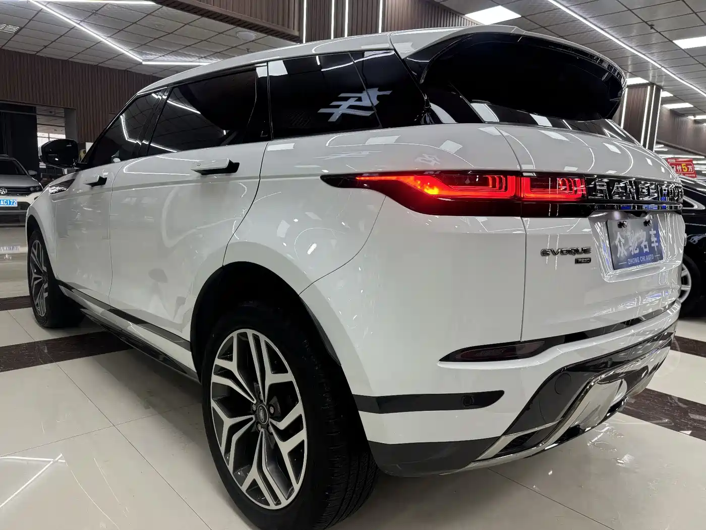 Land Rover Range Rover Evoque 2022 Range Rover Evoque L 249PS R-Dynamic Luxury Edition фото 9