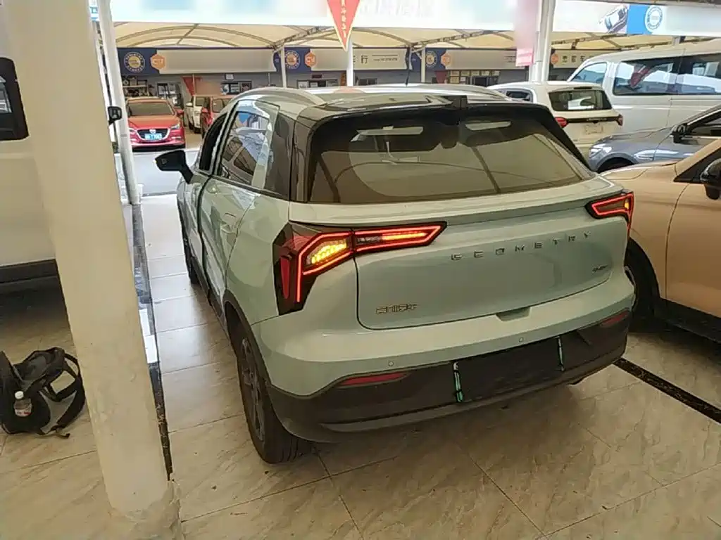 Фото 5 - Geely Geometry E Firefly