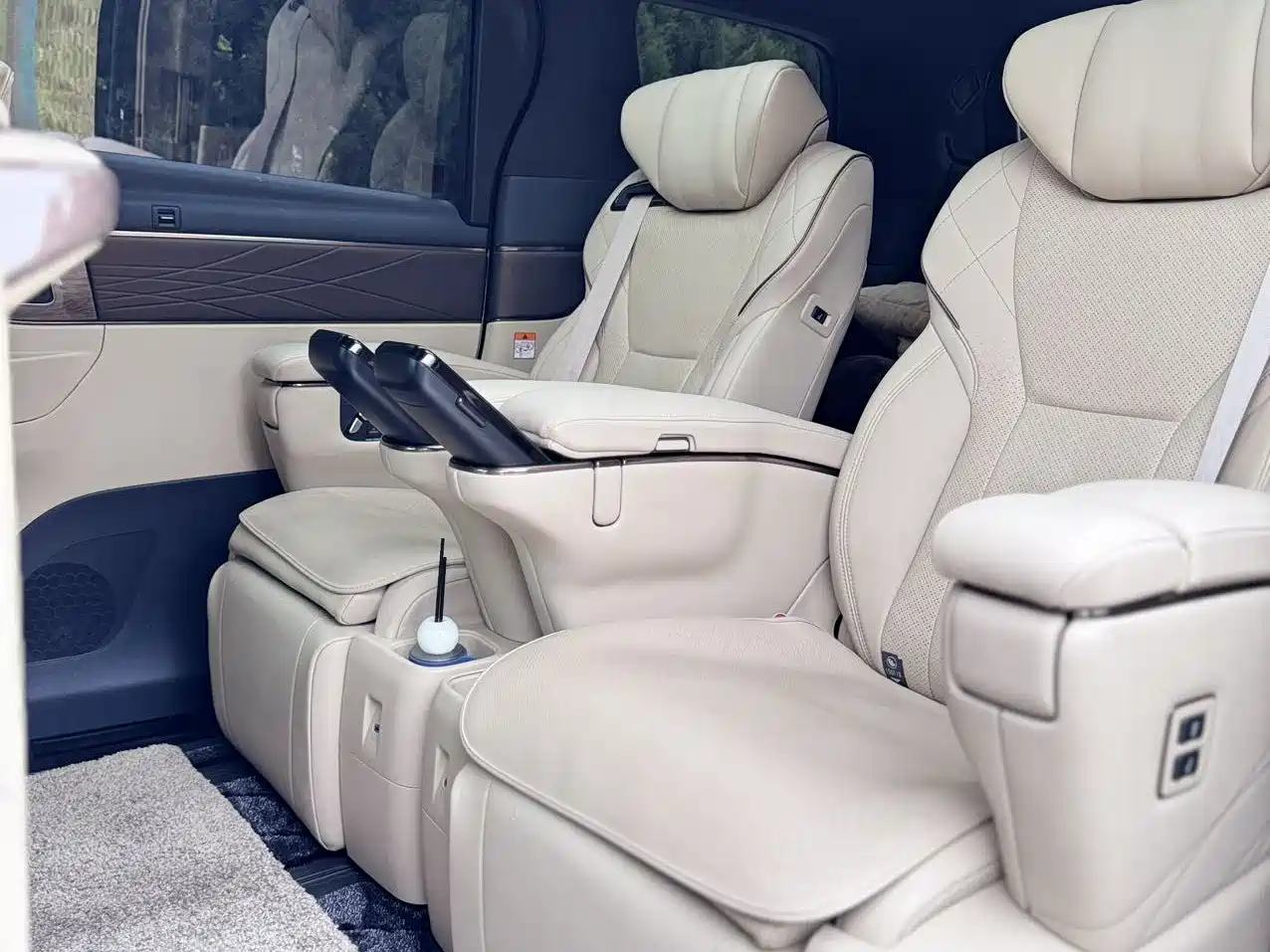 Toyota Vellfire 2024 Crown Hybrid 2.5L Executive Premium Edition фото 8