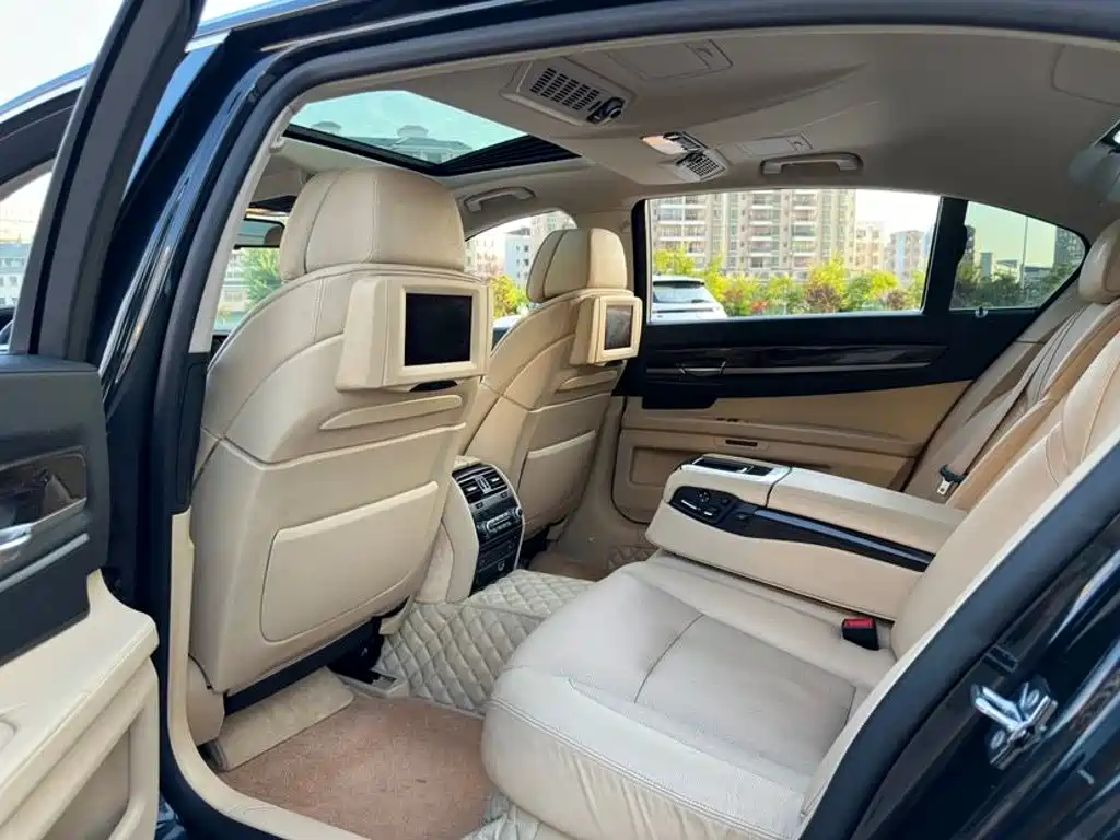 Photo 8 - BMW 7 Series