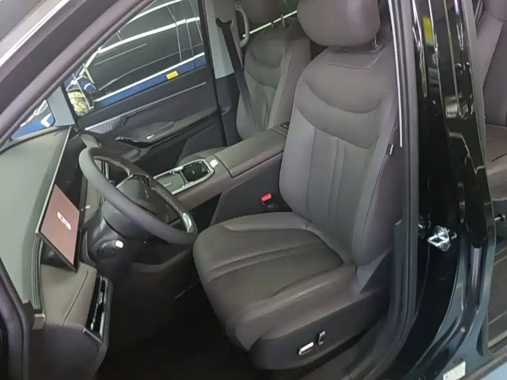 Maxus Maxus G70 2024 2024 Model 2.0T Automatic Luxury 7-Seater