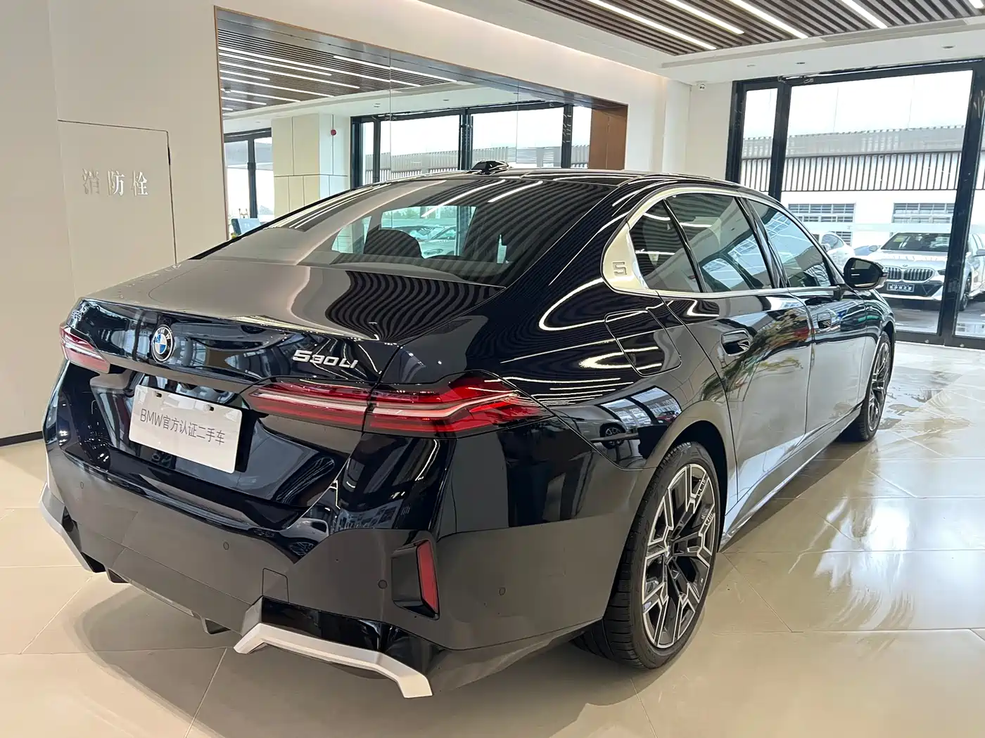 BMW 5 Series 2025 530Li Premium M Sport Package фото 6