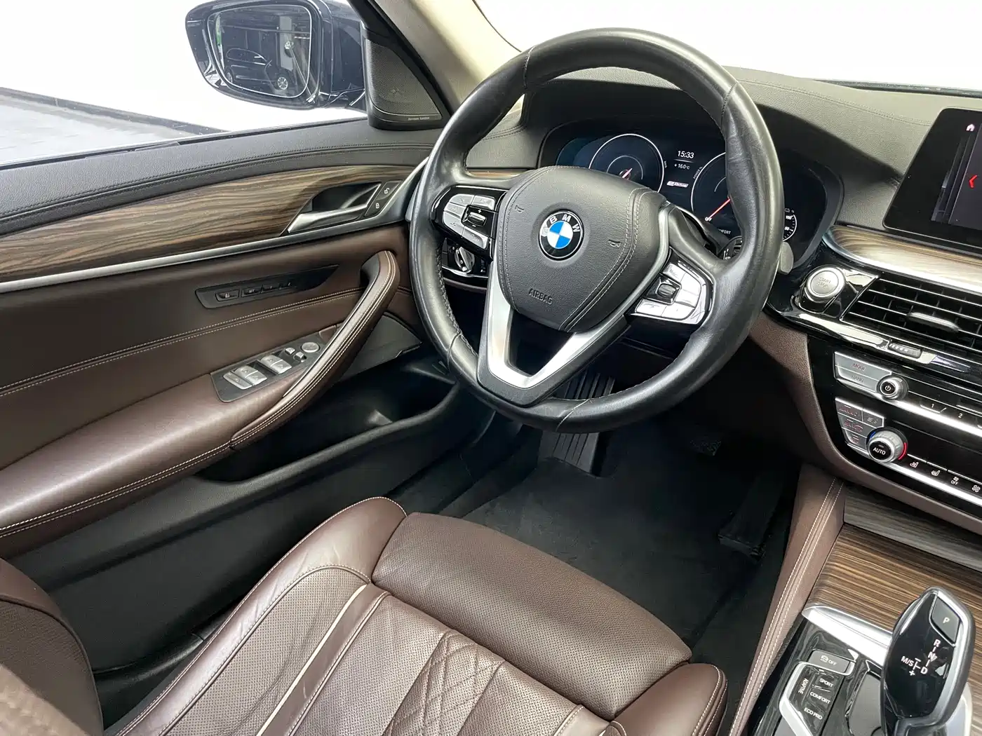 BMW 5 Series New Energy 2019 530Le Pioneer Edition фото 11